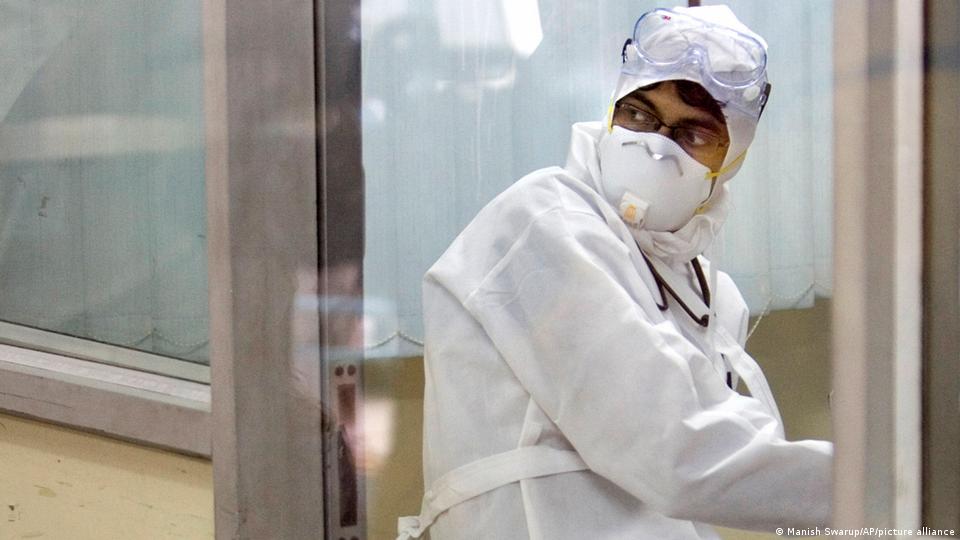 اسپین کے وزیر زراعت لوئیس پلاناس نے ہفتے کو بتایا کہ وبا کے باعث ملک کی سور کے گوشت کی برآمدات کے تقریباً ایک تہائی سرٹیفکیٹس معطل کر دیے گئے ہیں