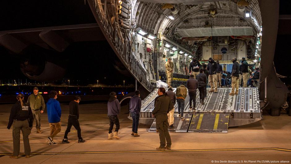 Deportacije vojnim avionima