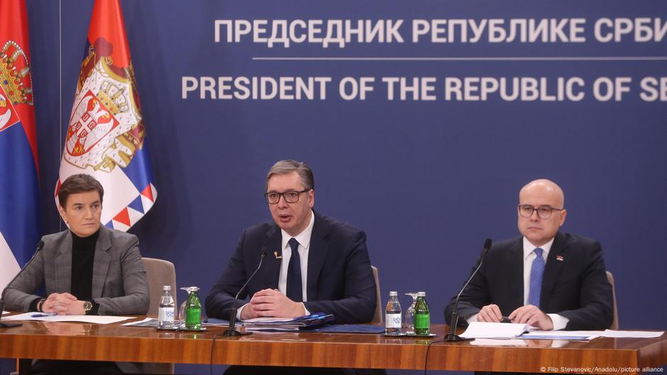 Ana Brnabić, Aleksandar Vučić i Miloš Vučević na konferenciji za novinare 27. januara 2025, dan pre ostavke premijera Srbije