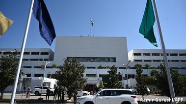 Pakistan Senate votes to ban fake news on social media