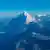 Conquistar la cima del Everest es un reto para muchos alpinistas, pero los estándares del ascenso al pico más alto del mundo varían grandemente.