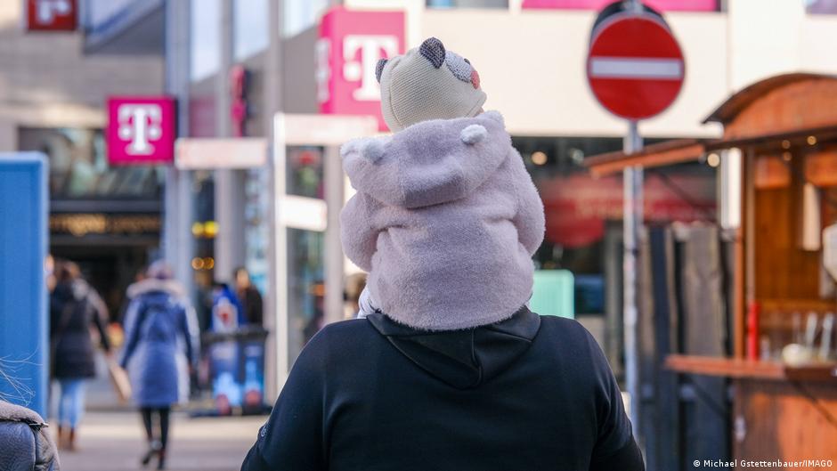 Home office może wspierać dzietność. Wnioski z nowego badania