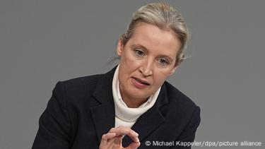 Η Alice Weidel του AfD μιλά κατά τη διάρκεια της συζήτησης για τη μετανάστευση στο κοινοβούλιο