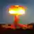 Imagen de referencia: explosión de una bomba nuclear en el desierto.