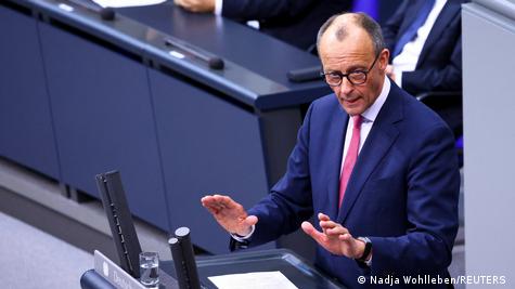 Friedrich Merz duke folur në Bundestag. Friedrich Merz duke folur në Bundestag.