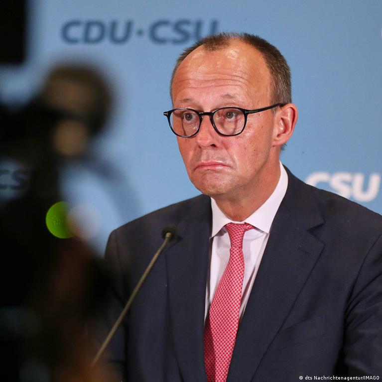 German lawmakers reject contentious immigration law – DW – 01/31/2025