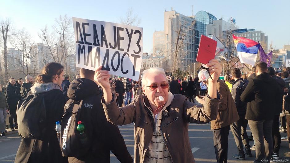 Detalj sa protesta u Nišu 2. februara: međutim, gotovo 60 odsto ljudi u Srbiji starijih od 60 godina kao glavni problem navodi studentske proteste