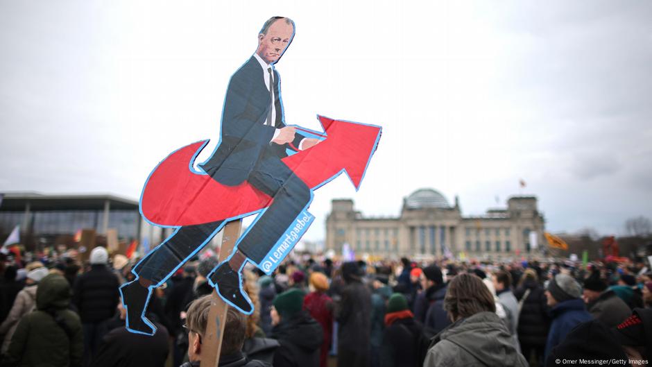 Ovih dana često na prostima širom Nemačke - Fridrih Merc jaše na onome što je logo AfD-a