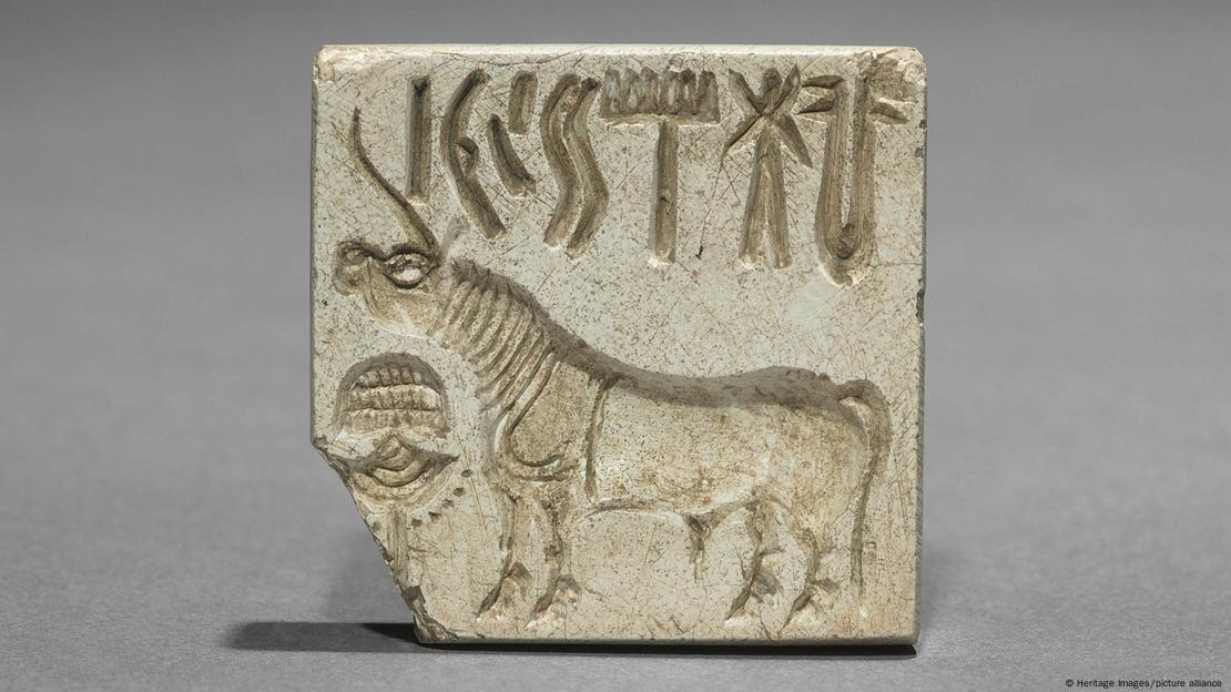 Sello con unicornio e inscripción de la civilización del Valle del Indo. (c. 2.000 a.C.) Sello con unicornio e inscripción de la civilización del Valle del Indo. (c. 2.000 a.C.)