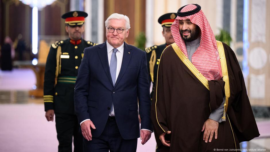 شتاينماير يطالب من الرياض بإطلاق الرهائن وبتطبيق حل الدولتين