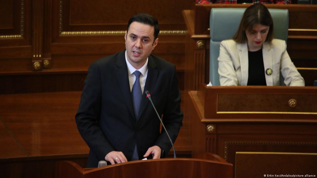 Kryetari i Lidhjes Demokratike të Kosovës, LDK, Lumir Abdixhiku duke folur