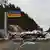 Ukraine 2025 | Strasse in der Ukraine, die teilweise mit Betonklötzen blockiert ist.