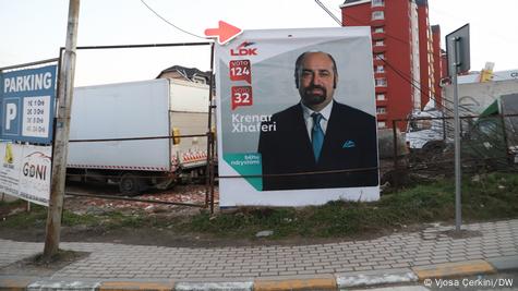 Pllakate të partive politike në Prishtinë Pllakate të partive politike në Prishtinë