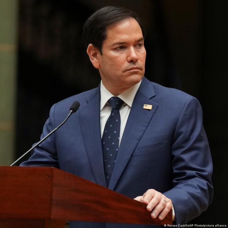 مارکو روبیو: آمریکا توانایی پایان دادن به رژیم ایران را دارد – DW – ۱۴۰۳/۱۲/۳
