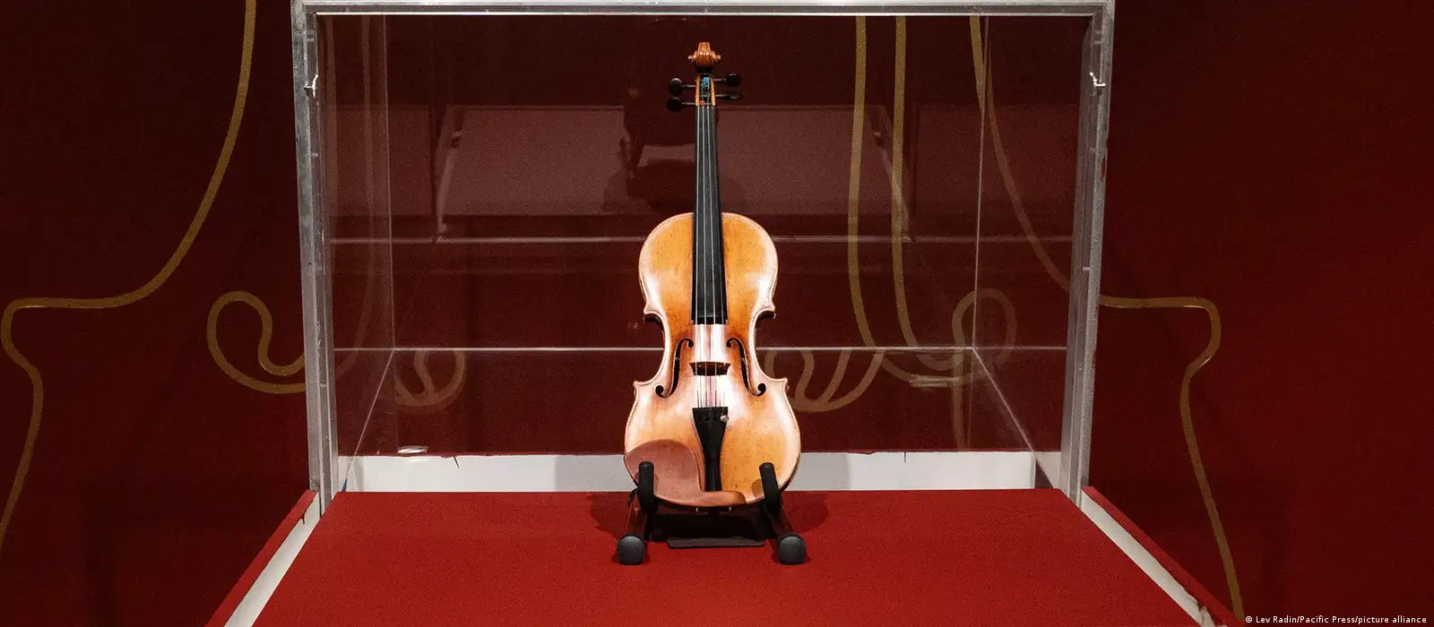 Rare Stradivarius violin auctioned for $11.3 million – DW – 02/08/2025