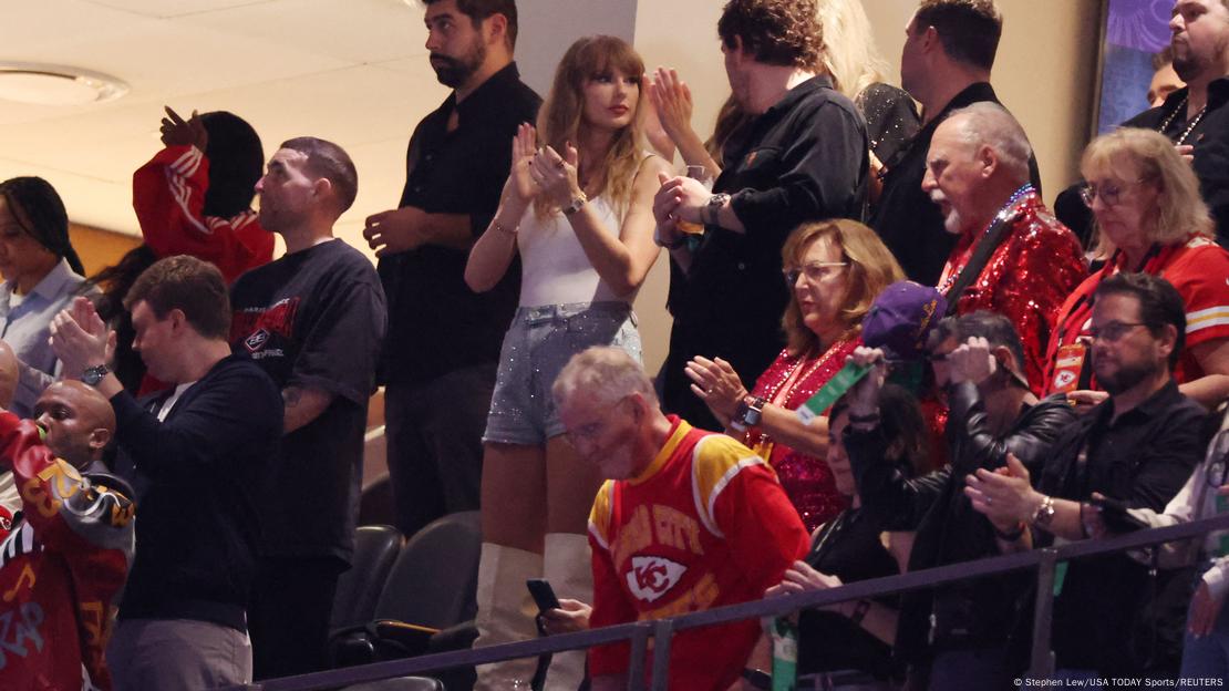 A Taylor Swift no solo le tocó ver la derrota de Travis Kelce y los Ciefs, de Kansas City, sino también recibir la burla de Donald Trump en la red social del presidente estadounidense.