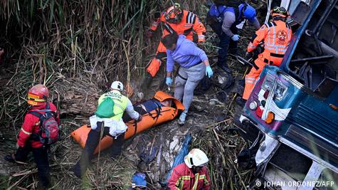Guatemala: Bus plunges into ravine, killing at least 50 – DW – 02
