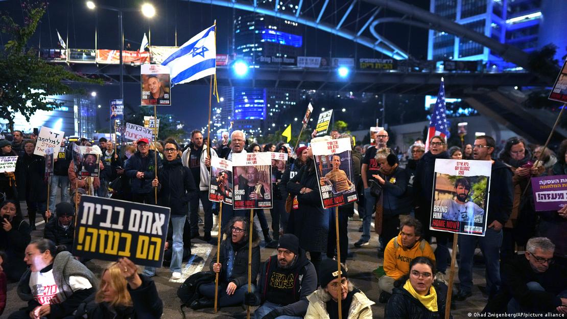 Israel, Tel Aviv, 2025 | Familias de los rehenes israelíes exigen en las calles su liberación. Israel, Tel Aviv, 2025 | Familias de los rehenes israelíes exigen en las calles su liberación.