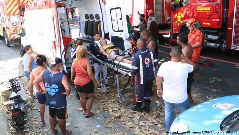 Brasil: incendio en fábrica de disfraces deja 21 heridos – DW – 12/02/2025