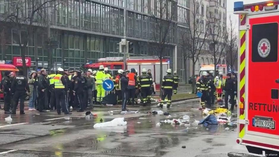 Several injured after car plows into crowd in Munich – DW – 02/13/2025