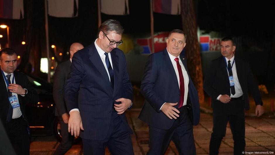 Vučić i Dodik gledaju preko okeana