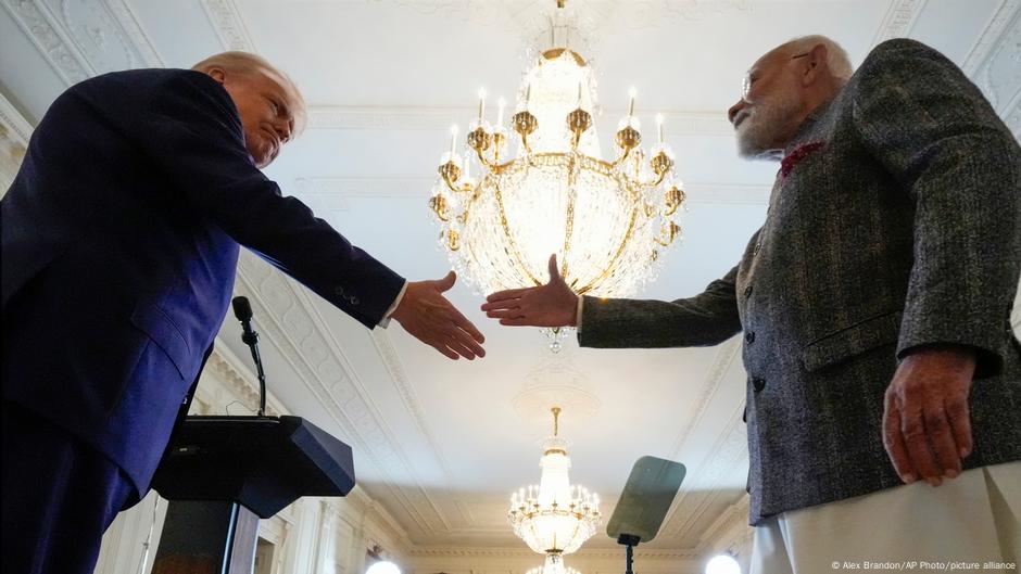 দক্ষিণ এশিয়া: ভারতীয় পণ্যে অতিরিক্ত শুল্কের বিজ্ঞপ্তি জারি –
