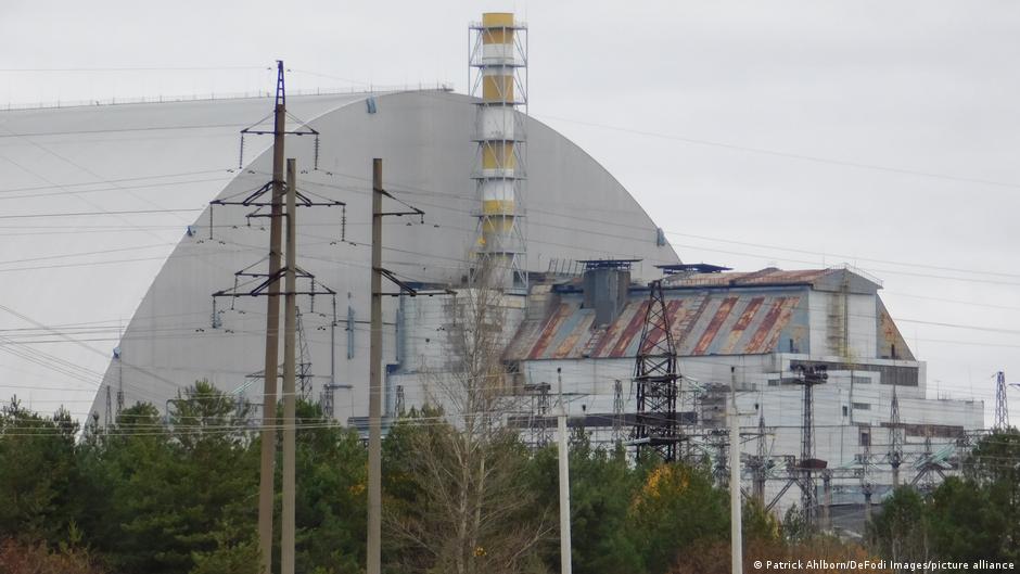 Deo sarkofaga ispod kojeg se nalazi uništeni reaktor nuklearke u Černobilju