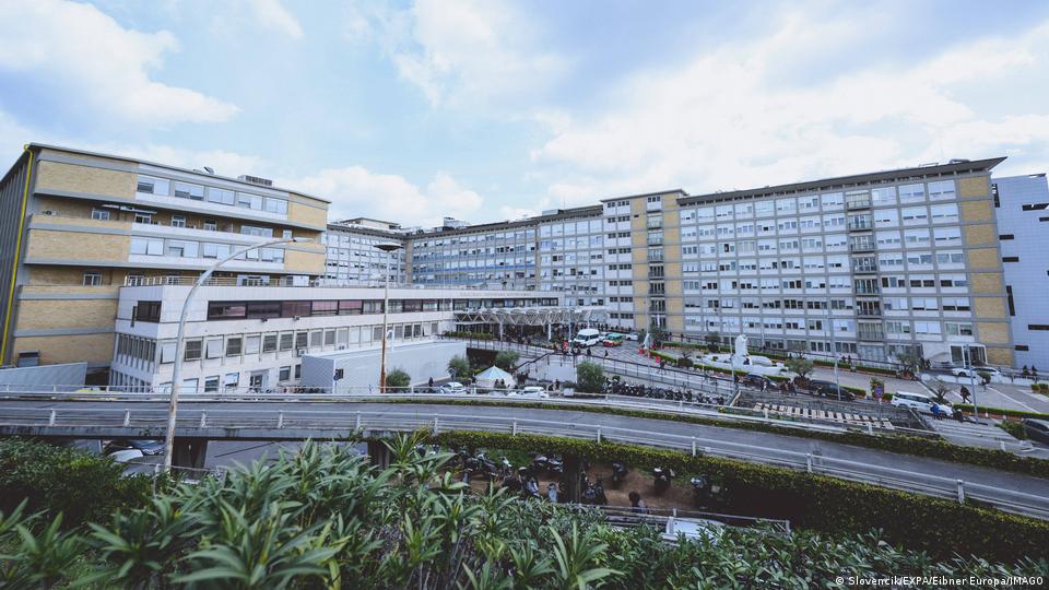 Hospital policlínico Agostino Gemelli, donde Francisco está internado