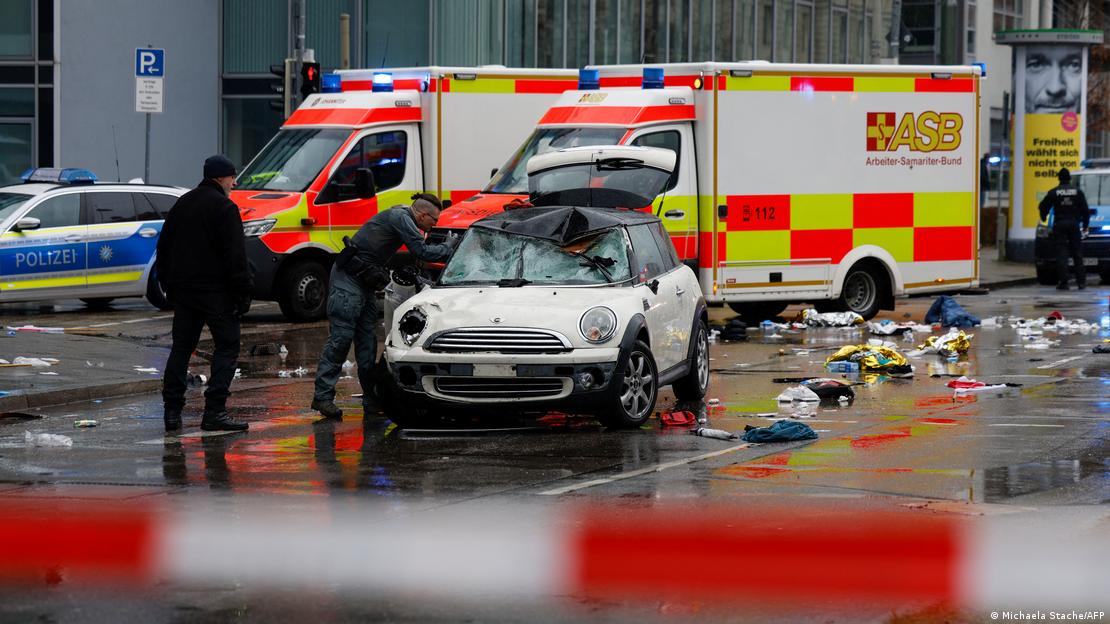 Deutschland Anschlag | Auto fährt in München in Menschenmenge I Polizeiabsperrung Deutschland Anschlag | Auto fährt in München in Menschenmenge I Polizeiabsperrung