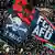 Zwei große Fahnen im Block des FC St. Pauli mit vielen Fans: eine mit einem Totenkopf, die andere gegen die AfD gerichtet