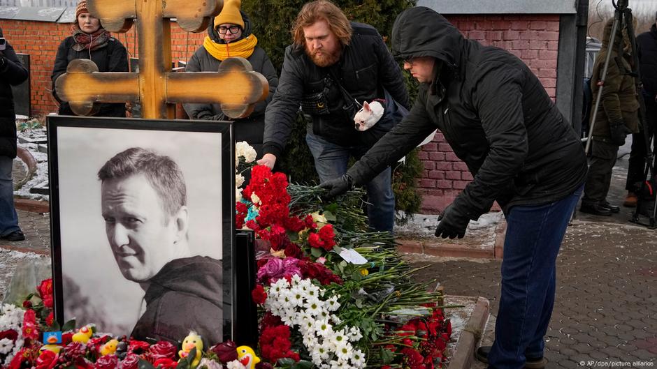 Rusos Recuerdan A Alexei Navalny En Aniversario de Su Muerte – DW – 16/02/2025 Rusos Recuerdan A Alexei Navalny En Aniversario de Su Muerte – DW – 16/02/2025