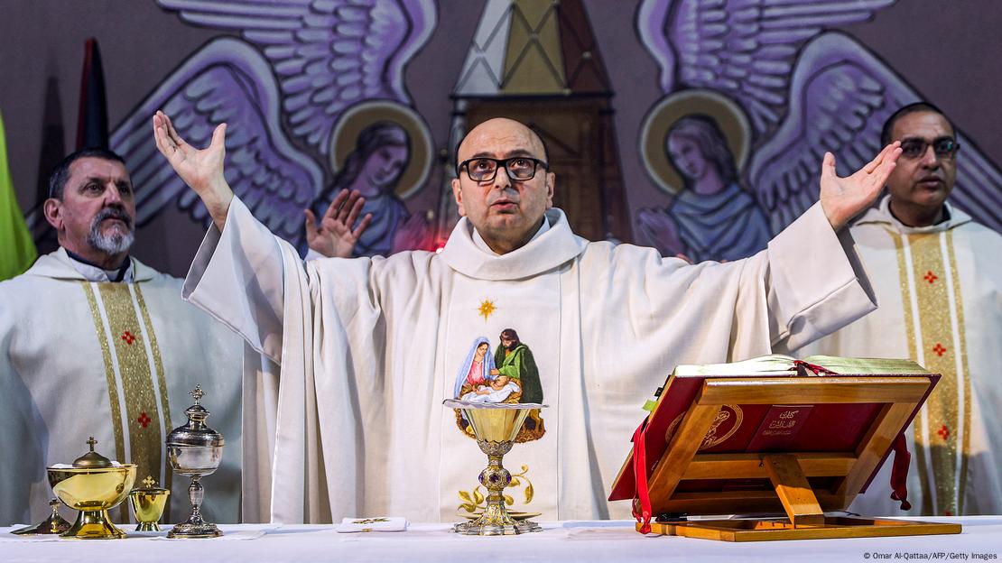 Territorios Palestinos, Ciudad de Gaza 2024 | Padre Gabriel Romanelli en la Iglesia de la Sagrada Familia en el distrito de Zaytoun.