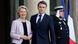 Ursula von der Leyen e Emmanuel Macron se cumprimentam