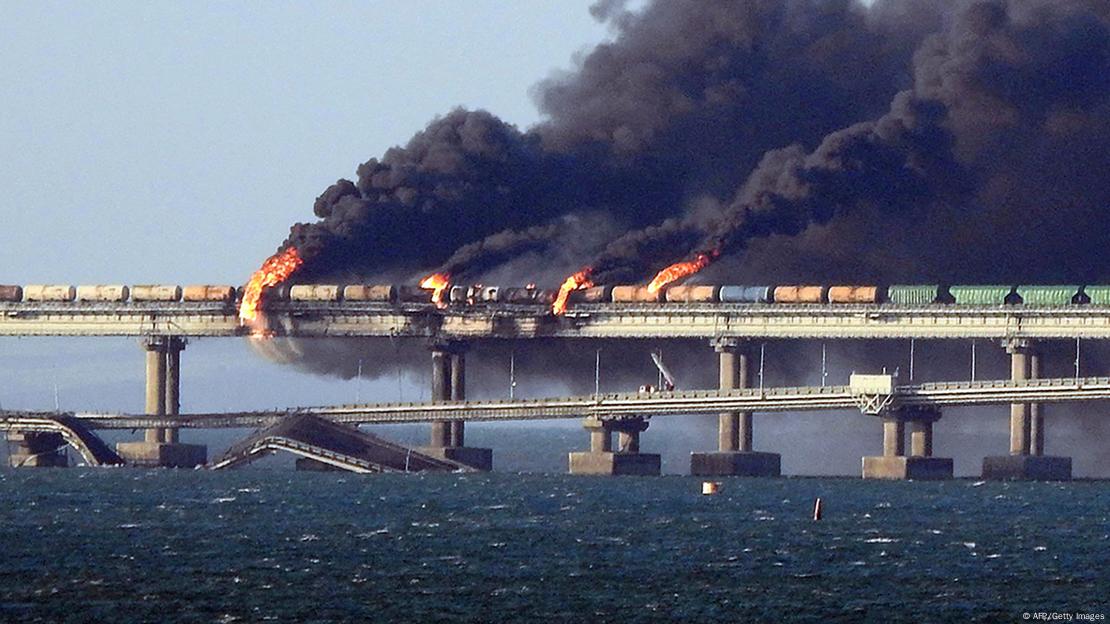 Ataque ucraniano contra el puente de Crimea. 
