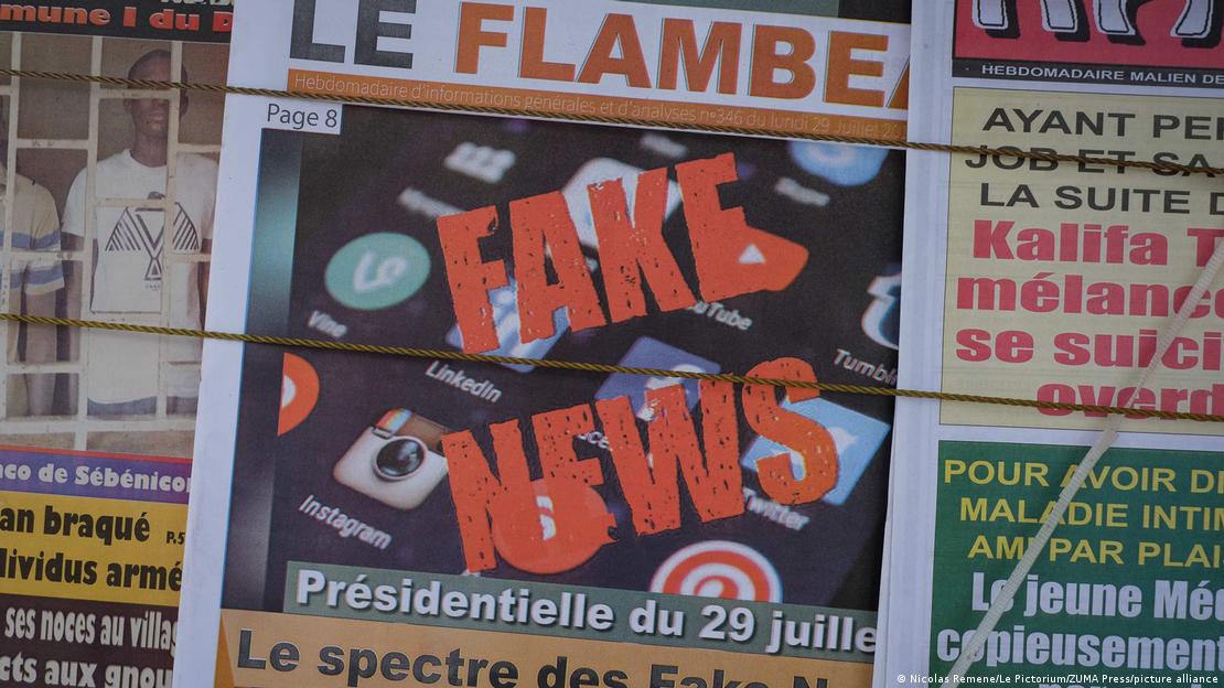 Mali Bamako 2018 | La Une du journal "Le Flambeau" à Bamako qui titre sur les "Fake News" lors de la présidentielle
