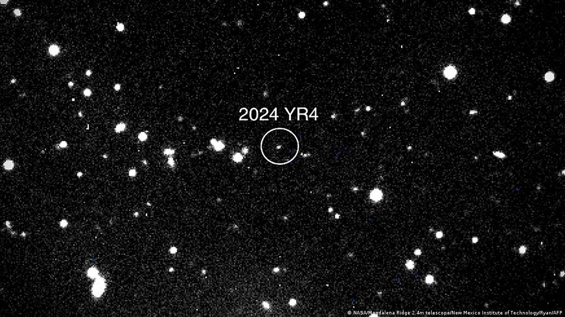 El regolito lunar expulsado por un impacto podría aumentar mil veces los micrometeoritos en órbita terrestre, amenazando satélites y astronautas.