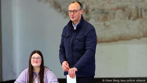 German election: Voters turn out to decide next government – DW – 02/23/2025