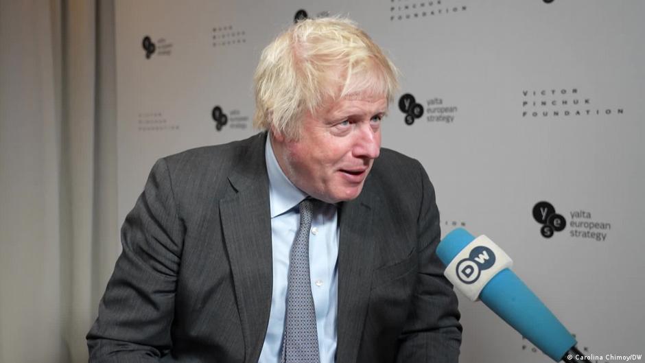 Johnson: Trump 'frustrated by lack of progress on minerals' – DW – 02/24/2025