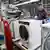 Almanya'nın Gütersloh kentindeki Miele fabrikasında çalışanlar