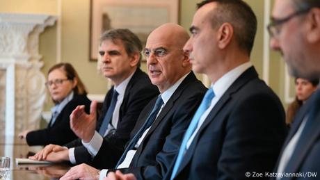 Συνάντηση του Νίκου Δένδια με τον Βρετανό ομόλογό του