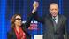 Cumhurbaşkanı Recep Tayyip Erdoğan, AKP'ye geçen Serap Yazıcı Özbudun'un elini havaya kaldırıyor. Cumhurbaşkanı Recep Tayyip Erdoğan, AKP'ye geçen Serap Yazıcı Özbudun'un elini havaya kaldırıyor.