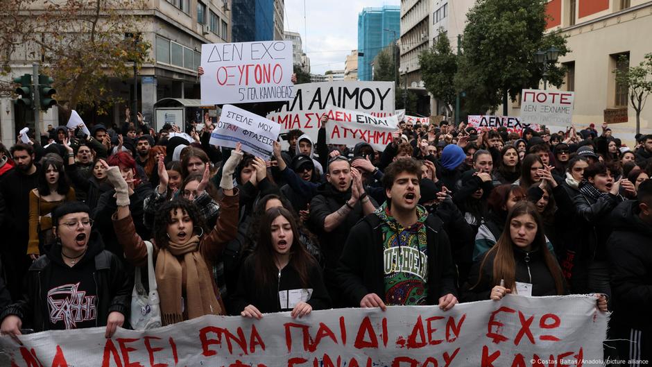 Protesti u Atini zbog odugovlačenja istrage o nesreći 7. februar 2025.