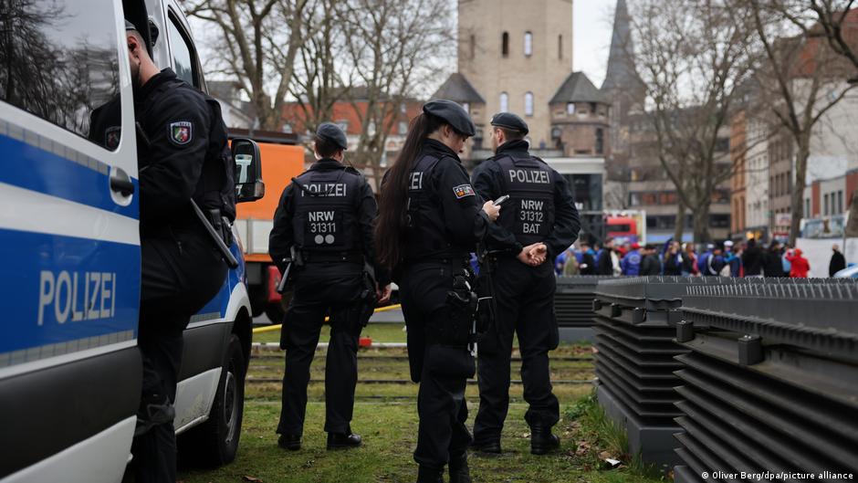 У Німеччині сталися напади з ножем на карнавалі, є поранені