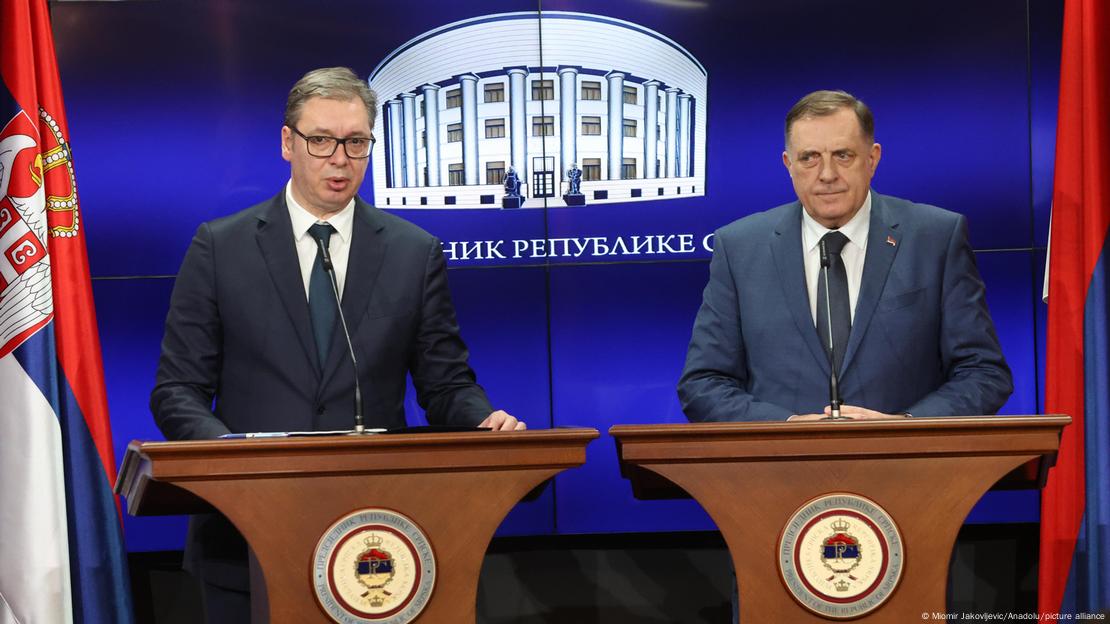 Aleksandar Vučić i Milorad Dodik za pultom na konferenciji za novinare u Banja Luci