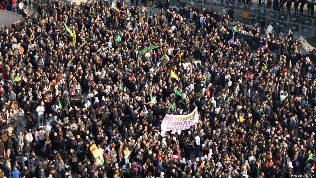 Multidão ocupa rua na Turquia 