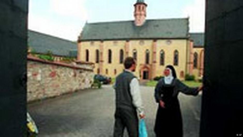 Zhizn V Monastyre Mezhdu Tradiciej I Sovremennostyu Informaciya O Germanii I Sovety Turistam Dw 26 07 2003