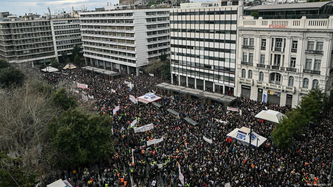 Μαζική διαδήλωση στην Αθήνα για την επέτειο δύο χρόνων από τη σιδηροδρομική τραγωδία στα Τέμπη