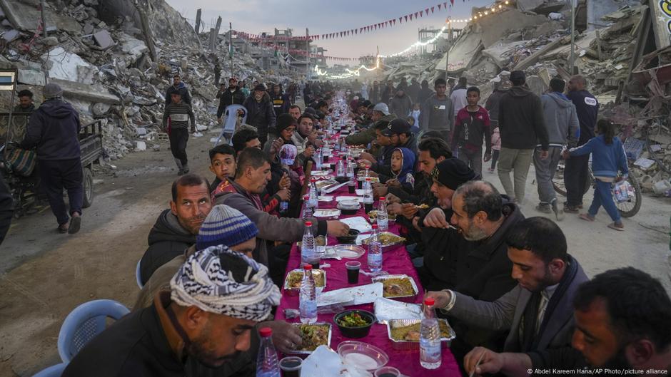 وافقت على هدنة في رمضان وعيد الفصح.. إسرائيل توقف دخول المساعدات لغزة