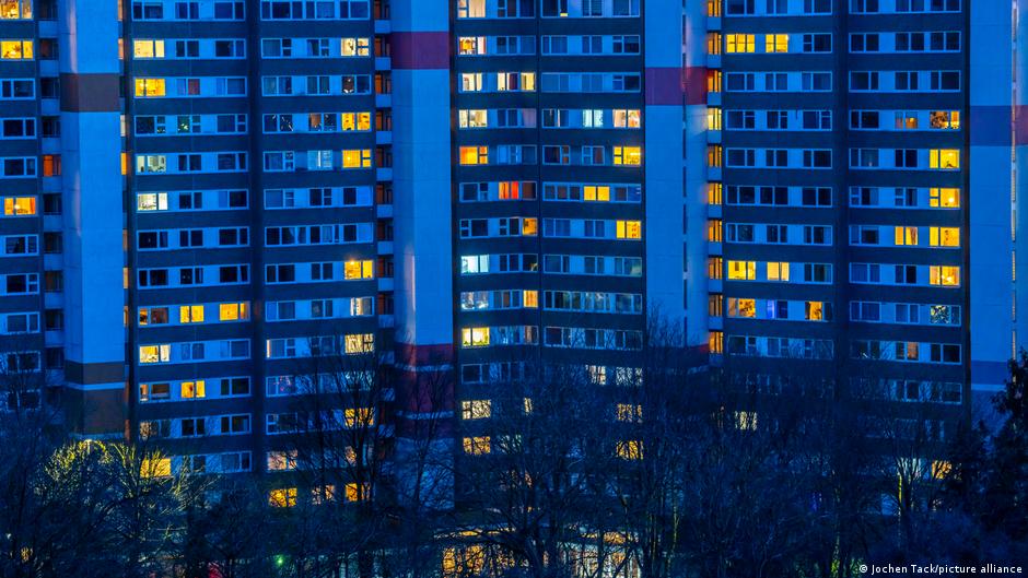 Germany's housing market 'contaminated' by widespread racism DW 12/13/2025
