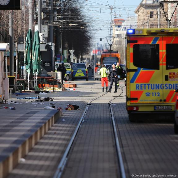 Οι υπηρεσίες έκτακτης ανάγκης απεικονίζονται στο κέντρο της πόλης στο Mannheim